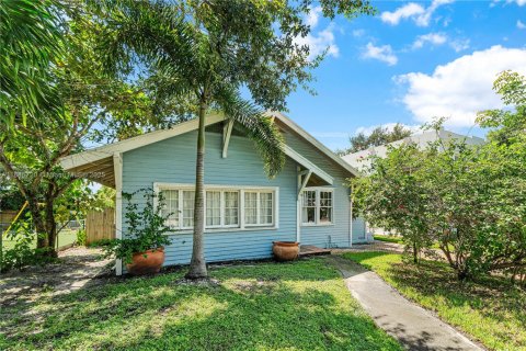 House in West Palm Beach, Florida 2 bedrooms, 97.92 sq.m. № 2169629