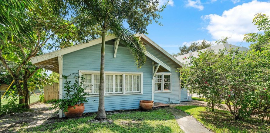 House in West Palm Beach, Florida 2 bedrooms, 97.92 sq.m. № 2169629