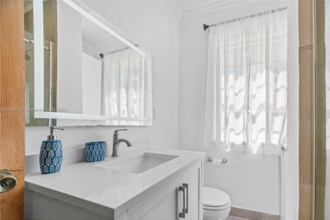 House in West Palm Beach, Florida 2 bedrooms, 97.92 sq.m. № 2169629 - photo 17