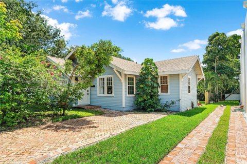 House in West Palm Beach, Florida 2 bedrooms, 97.92 sq.m. № 2169629 - photo 2