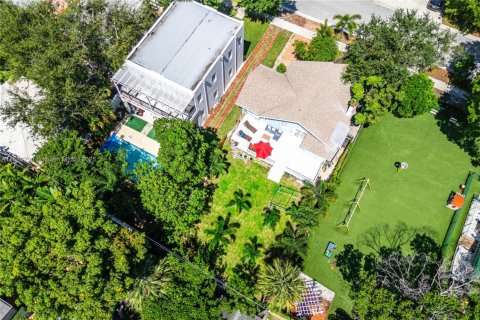 House in West Palm Beach, Florida 2 bedrooms, 97.92 sq.m. № 2169629 - photo 24
