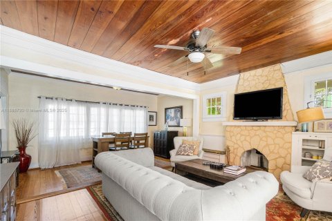 House in West Palm Beach, Florida 2 bedrooms, 97.92 sq.m. № 2169629 - photo 4