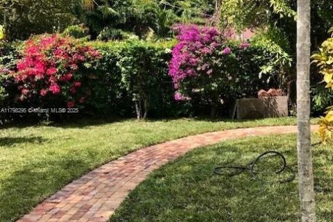 Villa ou maison à vendre à Coral Gables, Floride: 2 chambres, 126.07 m2 № 1931284 - photo 15