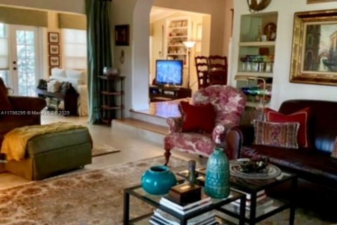 Villa ou maison à vendre à Coral Gables, Floride: 2 chambres, 126.07 m2 № 1931284 - photo 4