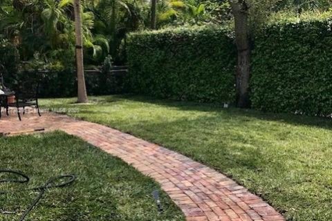 Villa ou maison à vendre à Coral Gables, Floride: 2 chambres, 126.07 m2 № 1931284 - photo 11