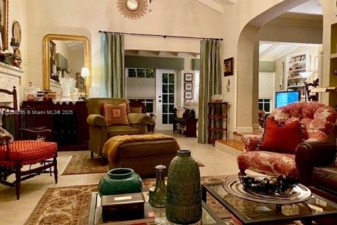 Villa ou maison à vendre à Coral Gables, Floride: 2 chambres, 126.07 m2 № 1931284 - photo 3