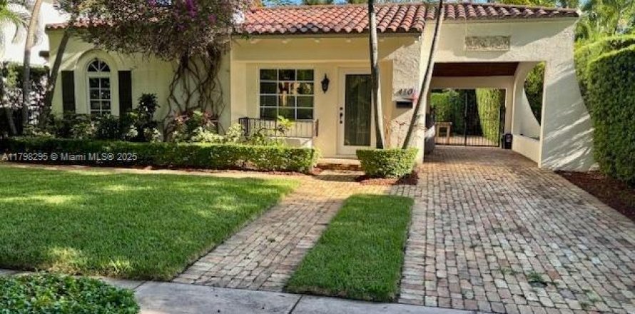 Villa ou maison à Coral Gables, Floride 2 chambres, 126.07 m2 № 1931284