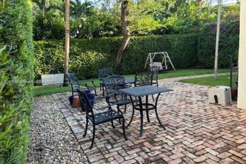 Villa ou maison à vendre à Coral Gables, Floride: 2 chambres, 126.07 m2 № 1931284 - photo 14