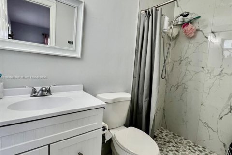 House in North Lauderdale, Florida 4 bedrooms, 164.25 sq.m. № 1827451 - photo 17