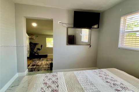 House in North Lauderdale, Florida 4 bedrooms, 164.25 sq.m. № 1827451 - photo 8