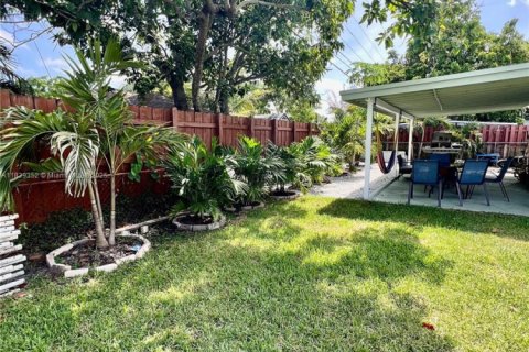 House in North Lauderdale, Florida 4 bedrooms, 164.25 sq.m. № 1827451 - photo 22