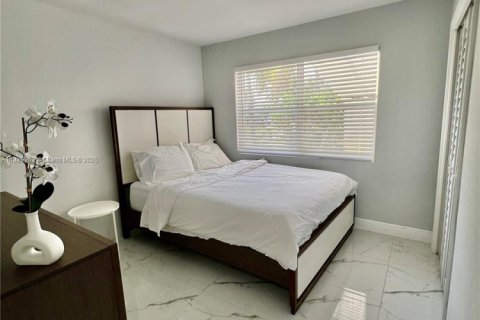 House in North Lauderdale, Florida 4 bedrooms, 164.25 sq.m. № 1827451 - photo 18