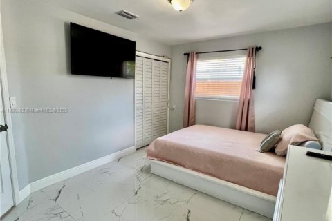 House in North Lauderdale, Florida 4 bedrooms, 164.25 sq.m. № 1827451 - photo 15
