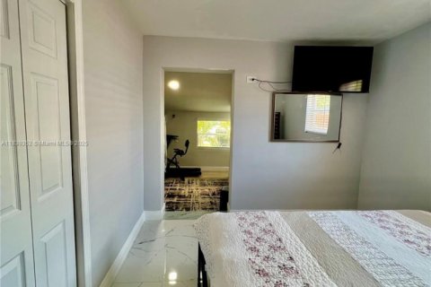House in North Lauderdale, Florida 4 bedrooms, 164.25 sq.m. № 1827451 - photo 14