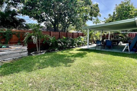House in North Lauderdale, Florida 4 bedrooms, 164.25 sq.m. № 1827451 - photo 23