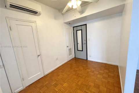 Condominio en alquiler en Miami Beach, Florida, 30.19 m2 № 1993590 - foto 5