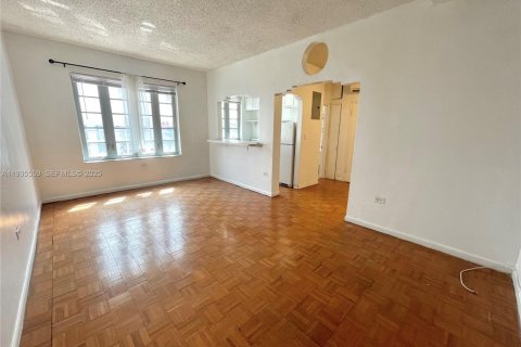 Condominio en alquiler en Miami Beach, Florida, 30.19 m2 № 1993590 - foto 2