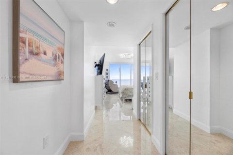 Copropriété à louer à Sunny Isles Beach, Floride: 3 chambres, 205.31 m2 № 1970595 - photo 18
