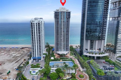 Copropriété à louer à Sunny Isles Beach, Floride: 3 chambres, 205.31 m2 № 1970595 - photo 1