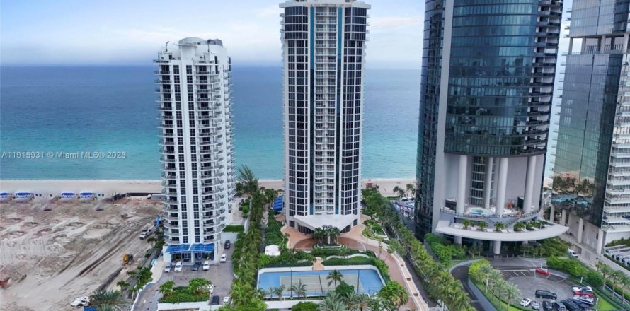 Condo à Sunny Isles Beach, Floride, 3 chambres № 1970595