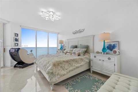 Copropriété à louer à Sunny Isles Beach, Floride: 3 chambres, 205.31 m2 № 1970595 - photo 14