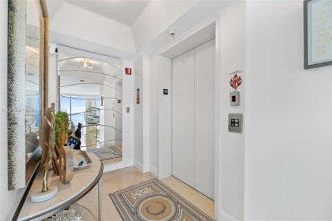 Copropriété à louer à Sunny Isles Beach, Floride: 3 chambres, 205.31 m2 № 1970595 - photo 2