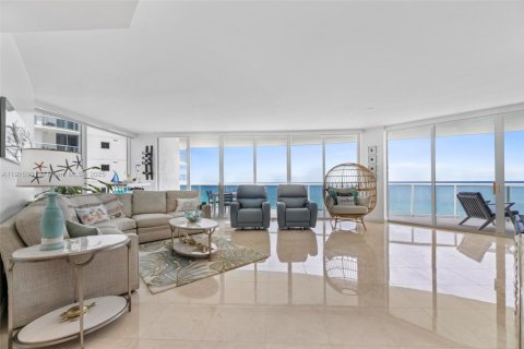 Copropriété à louer à Sunny Isles Beach, Floride: 3 chambres, 205.31 m2 № 1970595 - photo 4