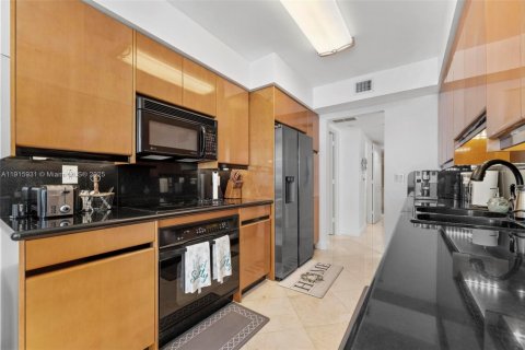 Copropriété à louer à Sunny Isles Beach, Floride: 3 chambres, 205.31 m2 № 1970595 - photo 10