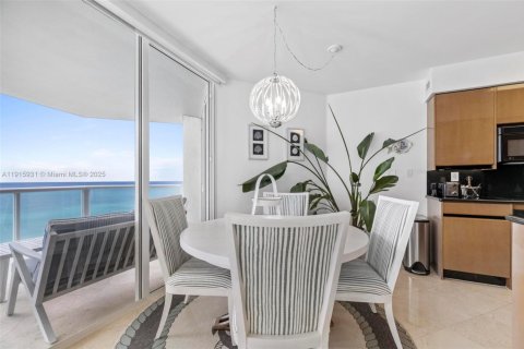 Copropriété à louer à Sunny Isles Beach, Floride: 3 chambres, 205.31 m2 № 1970595 - photo 8