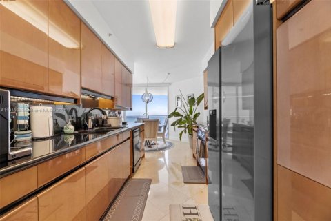 Copropriété à louer à Sunny Isles Beach, Floride: 3 chambres, 205.31 m2 № 1970595 - photo 11