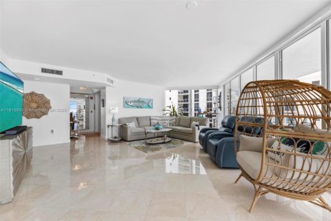 Copropriété à louer à Sunny Isles Beach, Floride: 3 chambres, 205.31 m2 № 1970595 - photo 5