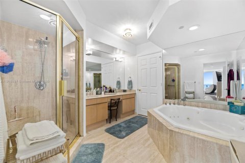 Copropriété à louer à Sunny Isles Beach, Floride: 3 chambres, 205.31 m2 № 1970595 - photo 19