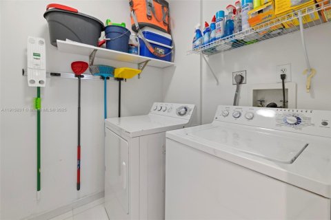 Copropriété à louer à Sunny Isles Beach, Floride: 3 chambres, 205.31 m2 № 1970595 - photo 28