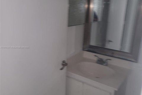 Apartamento en alquiler en Miami, Florida, 2 dormitorios, 66.33 m2 № 1770369 - foto 10