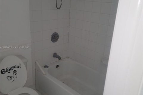 Apartamento en alquiler en Miami, Florida, 2 dormitorios, 66.33 m2 № 1770369 - foto 9