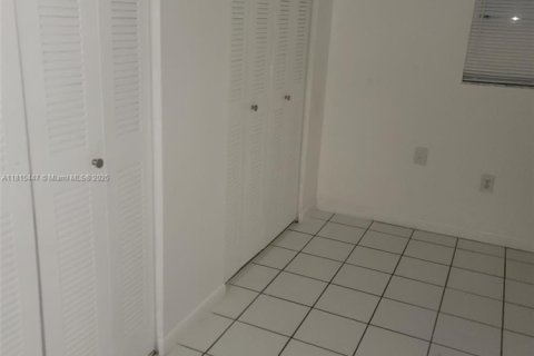 Apartamento en alquiler en Miami, Florida, 2 dormitorios, 66.33 m2 № 1770369 - foto 8