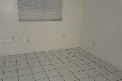 Apartamento en alquiler en Miami, Florida, 2 dormitorios, 66.33 m2 № 1770369 - foto 5