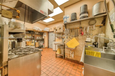 Купить коммерческую недвижимость в Майами, Флорида № 1989865 - фото 20