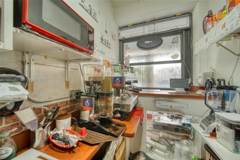 Купить коммерческую недвижимость в Майами, Флорида № 1989865 - фото 13