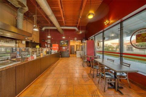 Купить коммерческую недвижимость в Майами, Флорида № 1989865 - фото 10