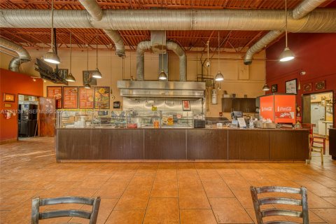 Купить коммерческую недвижимость в Майами, Флорида № 1989865 - фото 14