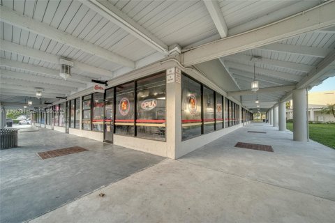 Купить коммерческую недвижимость в Майами, Флорида № 1989865 - фото 4