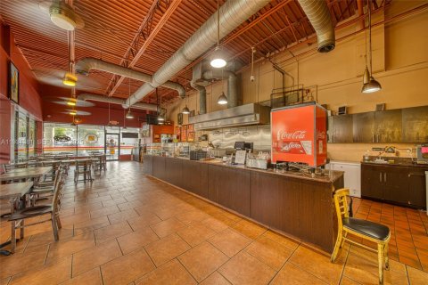 Купить коммерческую недвижимость в Майами, Флорида № 1989865 - фото 15