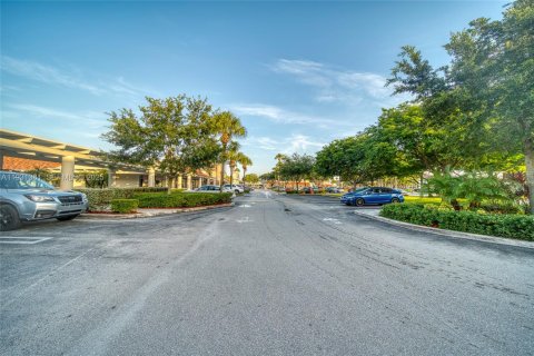 Купить коммерческую недвижимость в Майами, Флорида № 1989865 - фото 3