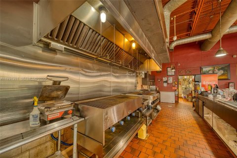 Купить коммерческую недвижимость в Майами, Флорида № 1989865 - фото 19