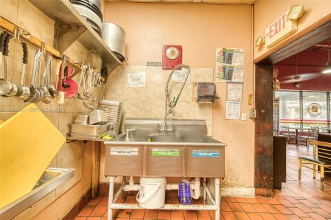 Купить коммерческую недвижимость в Майами, Флорида № 1989865 - фото 23