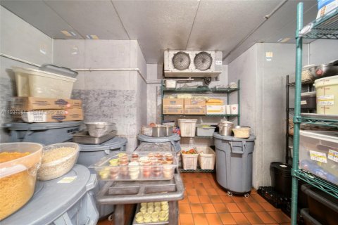 Купить коммерческую недвижимость в Майами, Флорида № 1989865 - фото 30