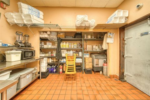 Купить коммерческую недвижимость в Майами, Флорида № 1989865 - фото 21