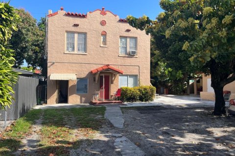 House in Miami, Florida 3 bedrooms, 155.33 sq.m. № 1984843 - photo 1