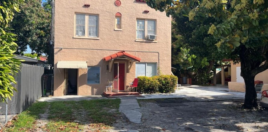 House in Miami, Florida 3 bedrooms, 155.33 sq.m. № 1984843
